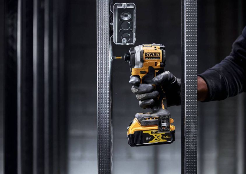 Шурупокрут ударний акумуляторний безщітковий DeWALT DCF850P2T DCF850P2T фото