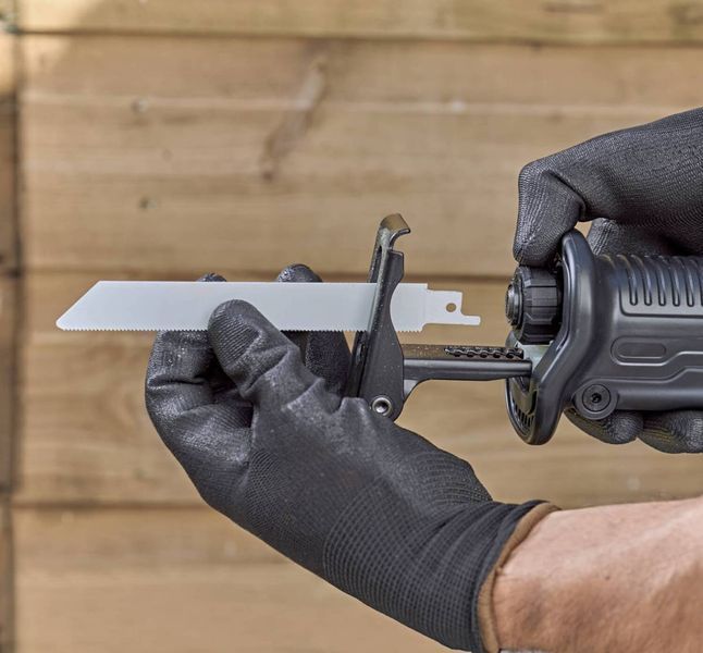 Пила шабельна мережева BLACK+DECKER BES301K BES301K фото