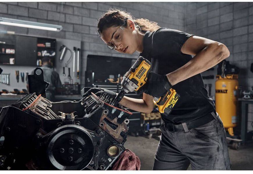 Гайковерт ударный аккумуляторный бесщеточный DeWALT DCF892N DCF892N фото
