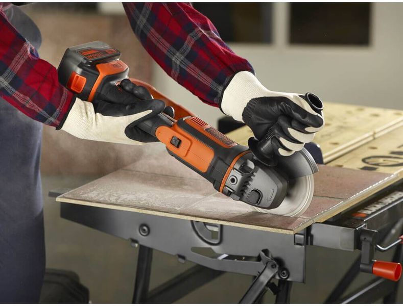 Шліфмашина кутова - болгарка акумуляторна BLACK+DECKER BCG720M1 BCG720M1 фото