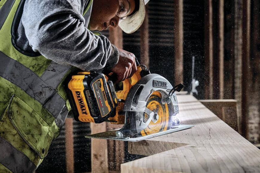 Пила дискова акумуляторна безщіткова DeWALT DCS573NT DCS573NT фото