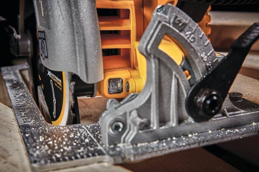 Пила дискова акумуляторна безщіткова DeWALT DCS573NT DCS573NT фото