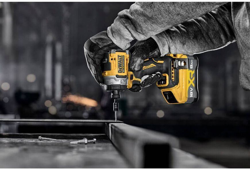 Шуруповерт ударный аккумуляторный бесщеточный DeWALT DCF860NT DCF860NT фото