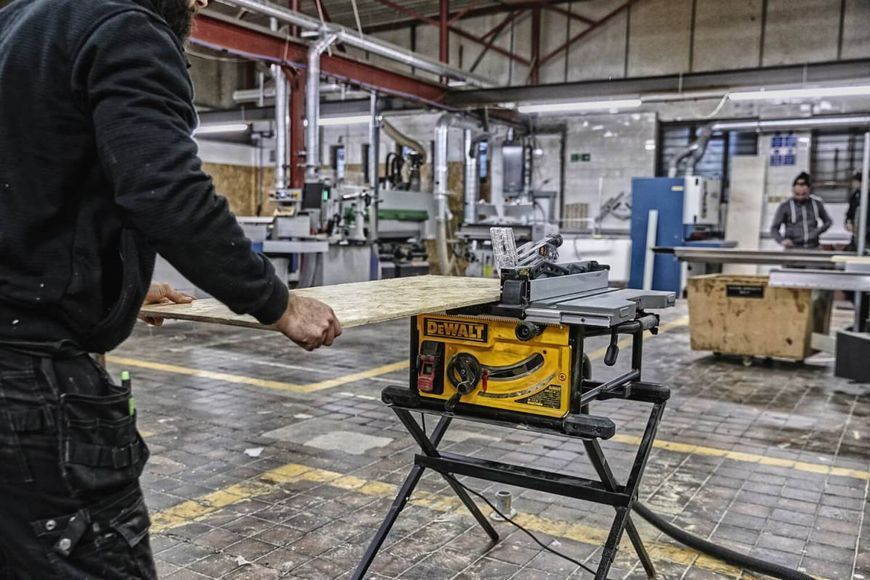 Пила DeWALT DWE7492 настільна, 2000 Вт, 250х30мм, 4800 об/хв. DWE7492 фото