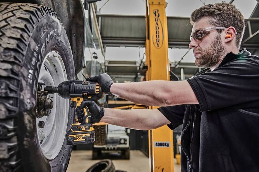 Гайковерт ударный аккумуляторный бесщеточный DeWALT DCF900P2G DCF900P2G фото