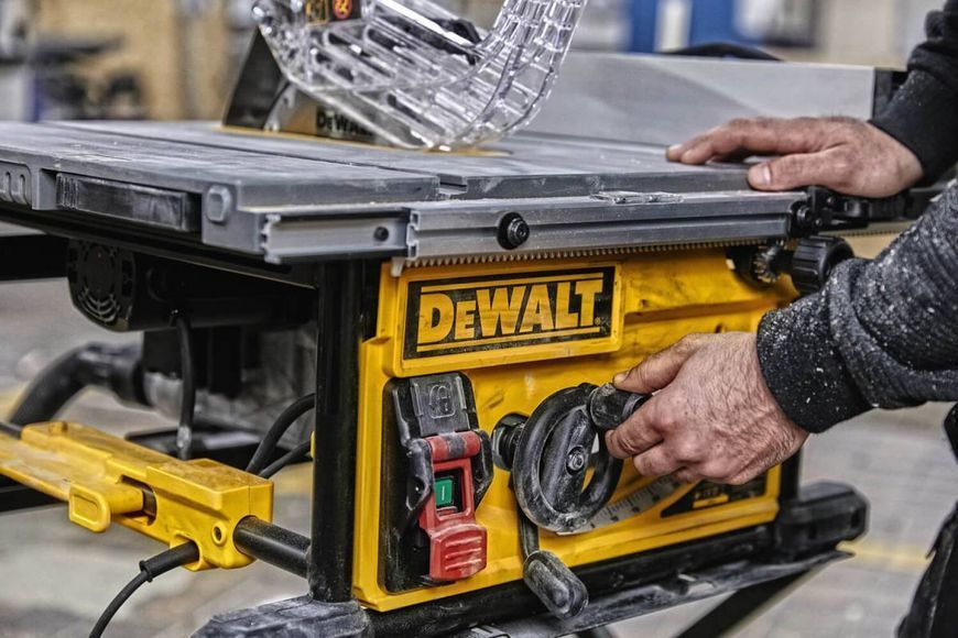Пила DeWALT DWE7492 настільна, 2000 Вт, 250х30мм, 4800 об/хв. DWE7492 фото