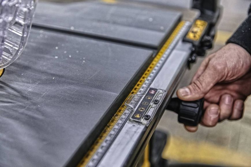 Пила DeWALT DWE7492 настільна, 2000 Вт, 250х30мм, 4800 об/хв. DWE7492 фото