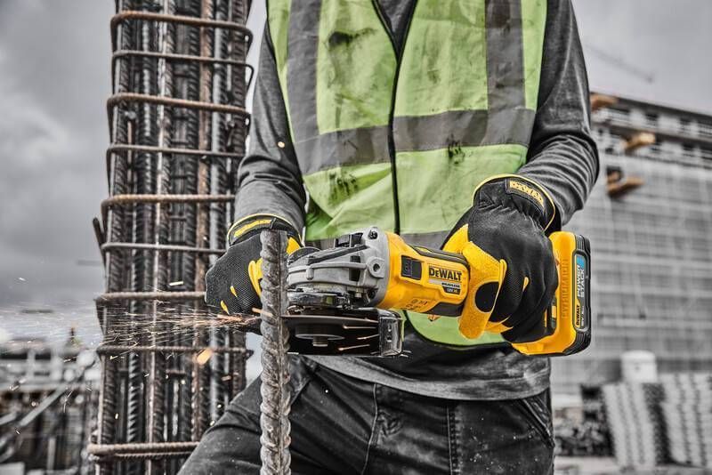 Шлифмашина угловая - болгарка бесщеточная аккумуляторная DeWALT DCG405H2T DCG405H2T фото