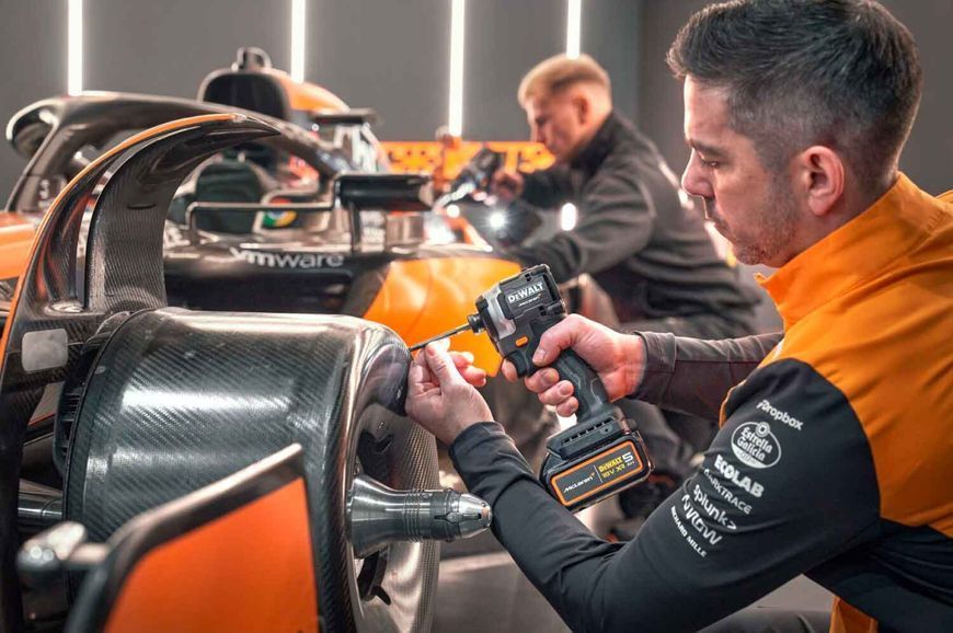 Шурупокрут ударний McLaren F1 TEAM LIMITED EDITION DeWALT DCF85MP2T DCF85MP2T фото
