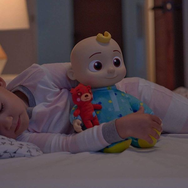 М`яка іграшка CoComelon Roto Plush Bedtime JJ Doll Джей Джей зі звуком CMW0016 фото