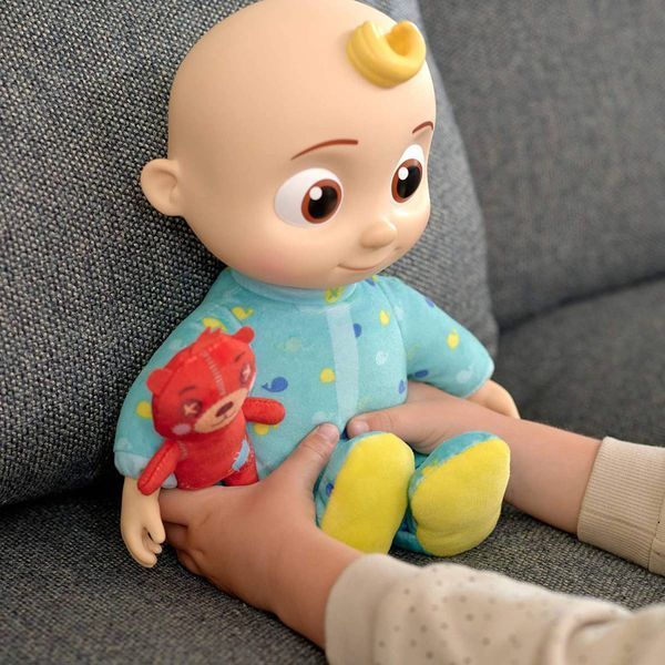 М`яка іграшка CoComelon Roto Plush Bedtime JJ Doll Джей Джей зі звуком CMW0016 фото