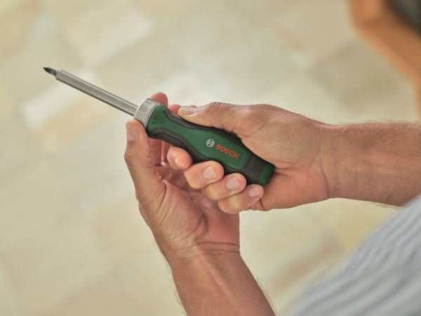 Викрутка Bosch з тріскачкою та 18-ма насадками (1.600.A02.Z9A) 1.600.A02.Z9A фото