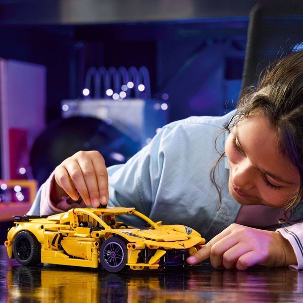 LEGO 42205 Technic Chevrolet Corvette Stingray 42205 фото