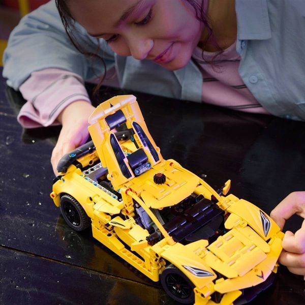 LEGO 42205 Technic Chevrolet Corvette Stingray 42205 фото