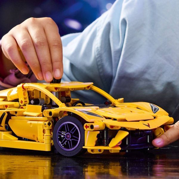 LEGO 42205 Technic Chevrolet Corvette Stingray 42205 фото