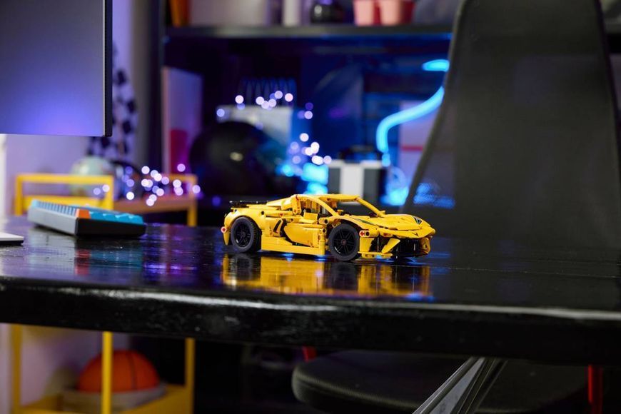 LEGO 42205 Technic Chevrolet Corvette Stingray 42205 фото