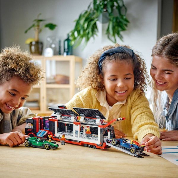 Конструктор LEGO City Вантажівка F1 з автомобілями RB20 та AMR24 1086 деталей (60445) 60445 фото