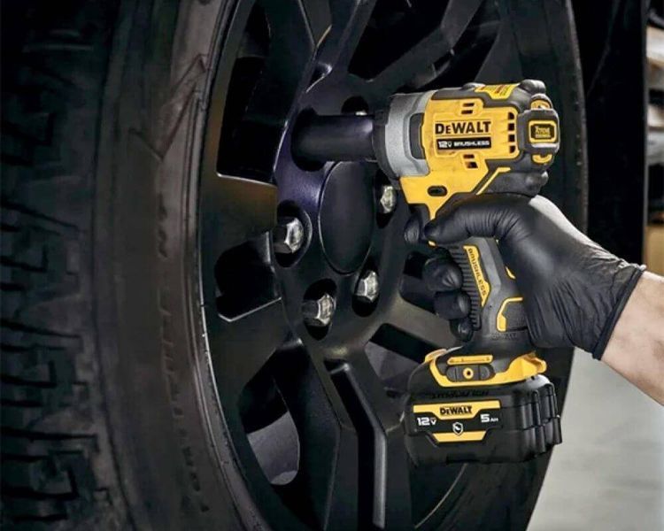 Гайковерт ударный аккумуляторный бесщеточный DeWALT DCF903P1 DCF903P1 фото