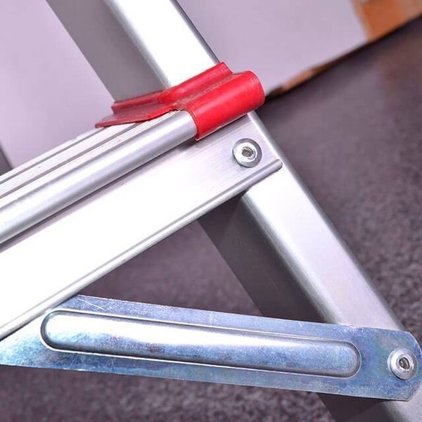 Стрем'янка з алюмінію, 3 сходинки, висота до платформи 630 мм INTERTOOL LT-1003 LT-1003 фото