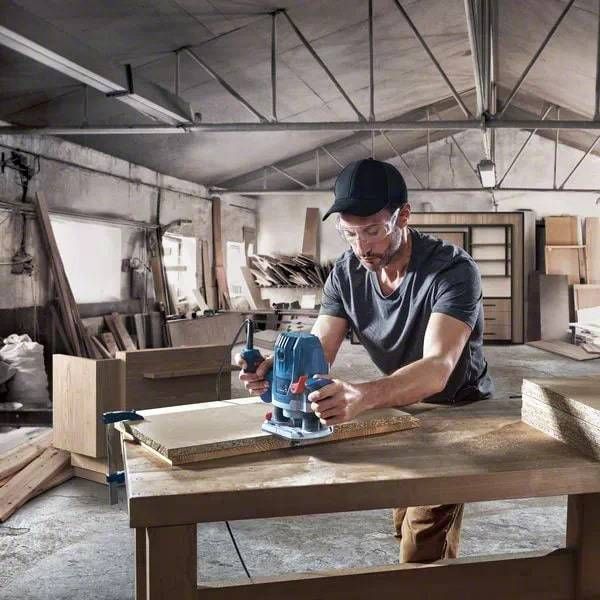 Фрезер Bosch GOF 130, 1300Вт, 11000-28000 об/хв, цанга 6 та 8мм, 3.5кг 0.601.6B7.000 фото