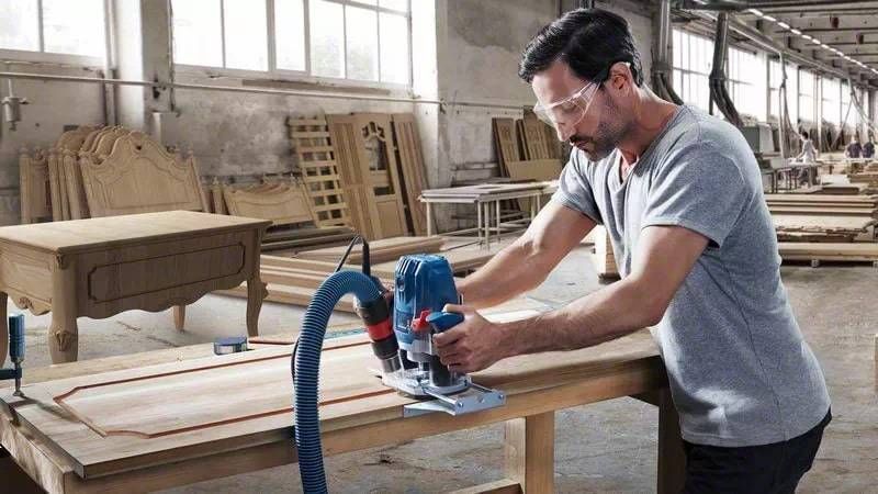 Фрезер Bosch GOF 130, 1300Вт, 11000-28000 об/хв, цанга 6 та 8мм, 3.5кг 0.601.6B7.000 фото