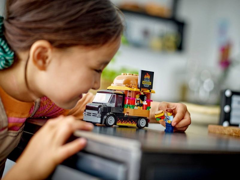 Конструктор LEGO City Грузовик с гамбургерами 194 деталей (60404) 60404 фото