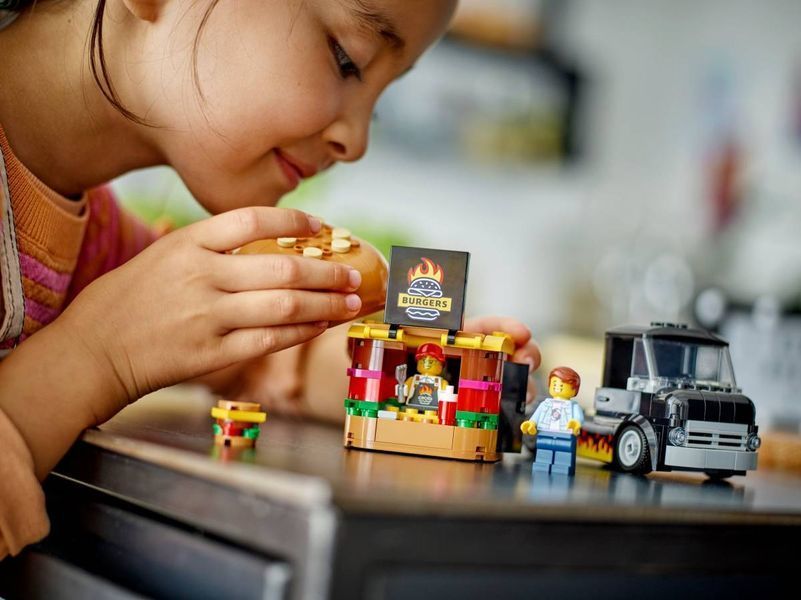Конструктор LEGO City Грузовик с гамбургерами 194 деталей (60404) 60404 фото