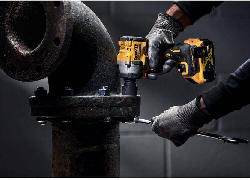 Гайковерт ударный аккумуляторный бесщеточный DeWALT DCF922NT DCF922NT фото
