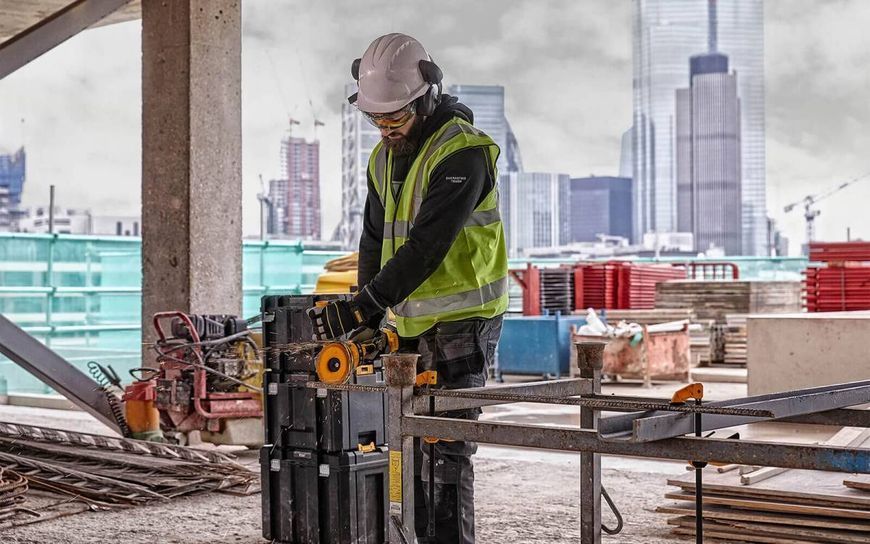 Шлифмашина угловая - болгарка бесщеточная аккумуляторная DeWALT DCG418T2 DCG418T2 фото