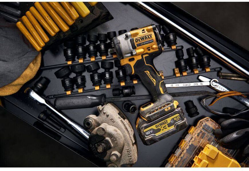 Гайковерт ударный аккумуляторный бесщеточный DeWALT DCF923P2G DCF923P2G фото