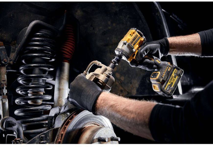 Гайковерт ударный аккумуляторный бесщеточный DeWALT DCF923P2G DCF923P2G фото