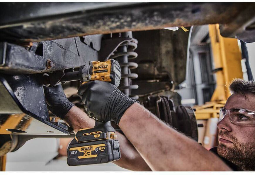 Гайковерт ударный аккумуляторный бесщеточный DeWALT DCF923P2G DCF923P2G фото