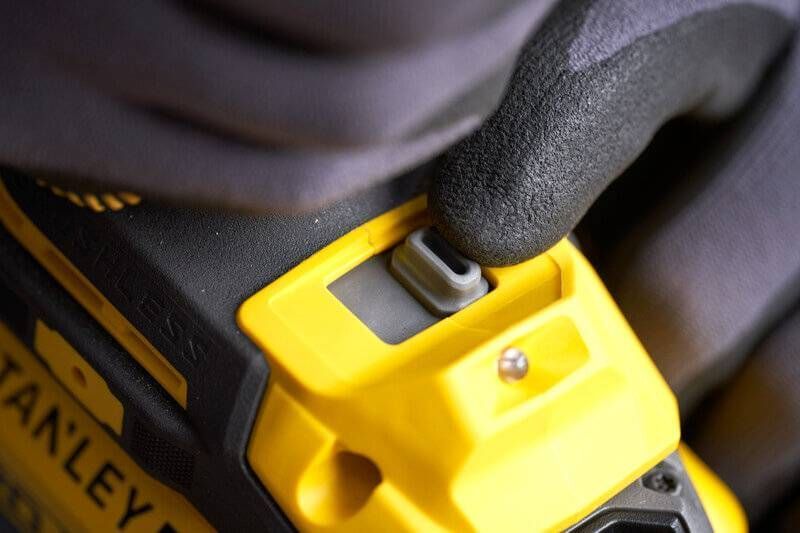 Гайковерт ударный аккумуляторный STANLEY FATMAX SFMCF940B SFMCF940B фото