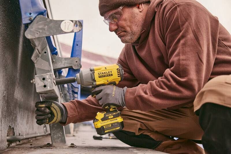 Гайковерт ударный аккумуляторный STANLEY FATMAX SFMCF940B SFMCF940B фото