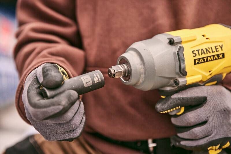 Гайковерт ударный аккумуляторный STANLEY FATMAX SFMCF940B SFMCF940B фото