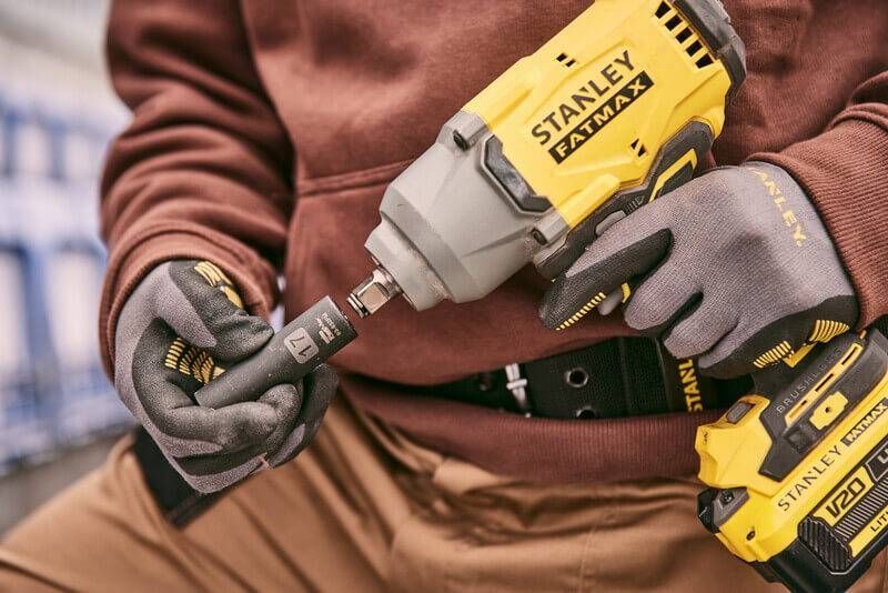 Гайковерт ударный аккумуляторный STANLEY FATMAX SFMCF940B SFMCF940B фото