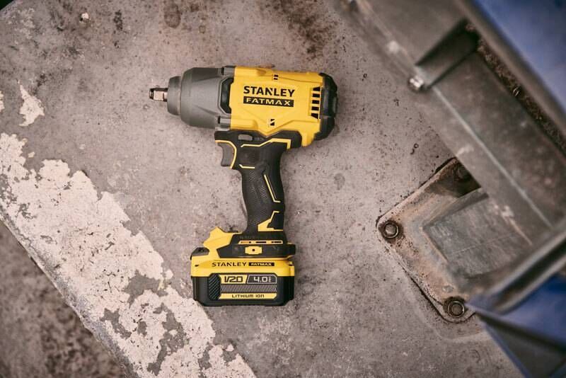 Гайковерт ударный аккумуляторный STANLEY FATMAX SFMCF940B SFMCF940B фото