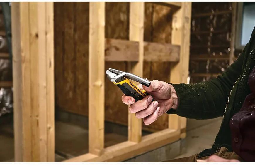 Нож FatMax Integrated Snap Knife длиной 165 мм с лезвием шириной 18 мм с отламывающимися сегментами STANLEY FMHT10592-0 FMHT10592-0 фото