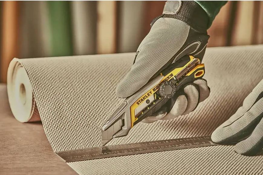 Нож FatMax Integrated Snap Knife длиной 165 мм с лезвием шириной 18 мм с отламывающимися сегментами STANLEY FMHT10592-0 FMHT10592-0 фото