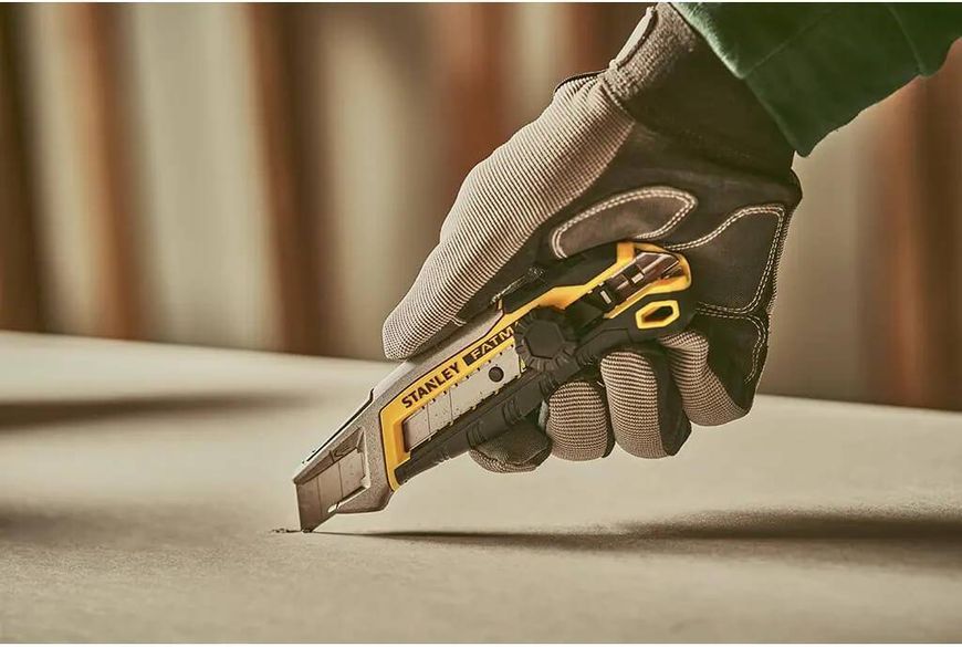 Нож FatMax Integrated Snap Knife длиной 165 мм с лезвием шириной 18 мм с отламывающимися сегментами STANLEY FMHT10592-0 FMHT10592-0 фото