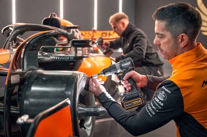 Дриль-шурупокрут ударний McLaren F1 TEAM LIMITED EDITION DeWALT DCD85MM2T DCD85MM2T фото