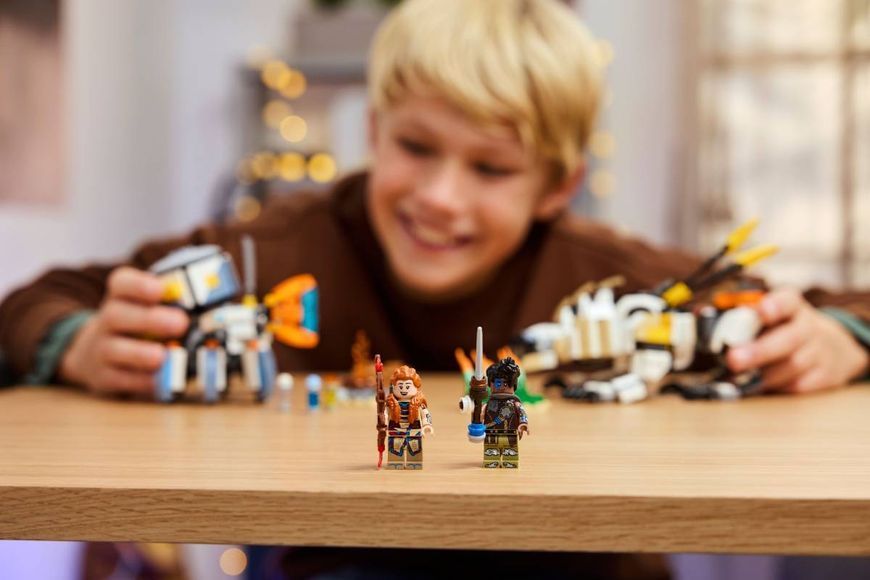 Конструктор LEGO Horizon Adventures Алой і Варл проти Краболаз і Пилозуба 768 елементів (77037) 77037 фото