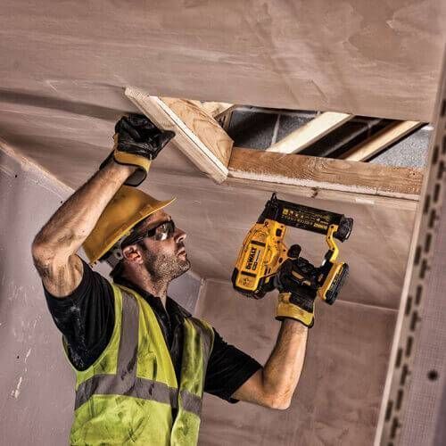 Пістолет цвяхозабивний акумуляторний безщітковий DeWALT DCN680N DCN680N фото