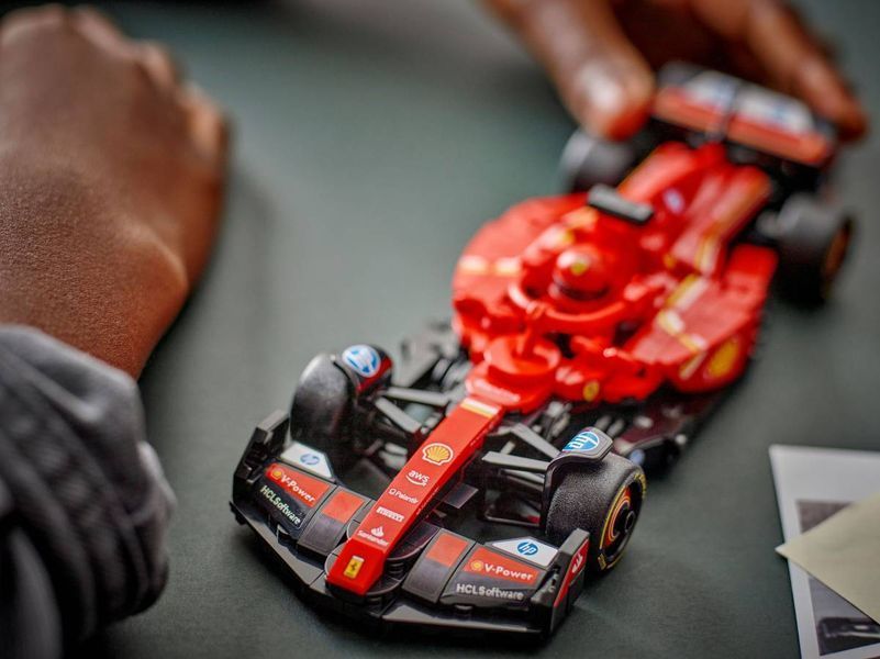 Конструктор LEGO Speed Champions Автомобіль для перегонів F1 Ferrari SF-24 275 деталей (77242) 77242 фото