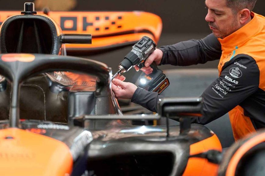 Дрель-шуруповерт ударная McLaren F1 TEAM LIMITED EDITION DeWALT DCD85MP2T DCD85MP2T фото