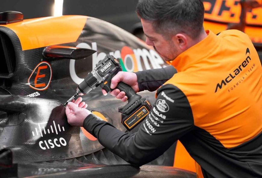 Дрель-шуруповерт ударная McLaren F1 TEAM LIMITED EDITION DeWALT DCD85MP2T DCD85MP2T фото