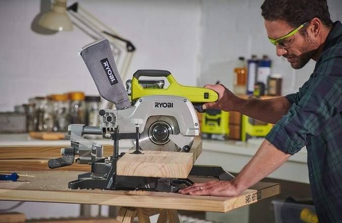 Пила торцювальна акумуляторна Ryobi ONE+ R18MS216-0 18В (без АКБ та ЗП), (5133003597) 5133003597 фото
