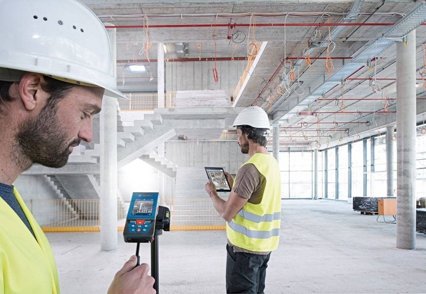 Дальномер лазерный Bosch Professional GLM 100-25 C с чехлом и батарейками (0.601.072.Y00) 0.601.072.Y00 фото